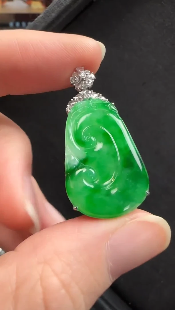 颈饰18K金镶嵌翡翠558如意一个