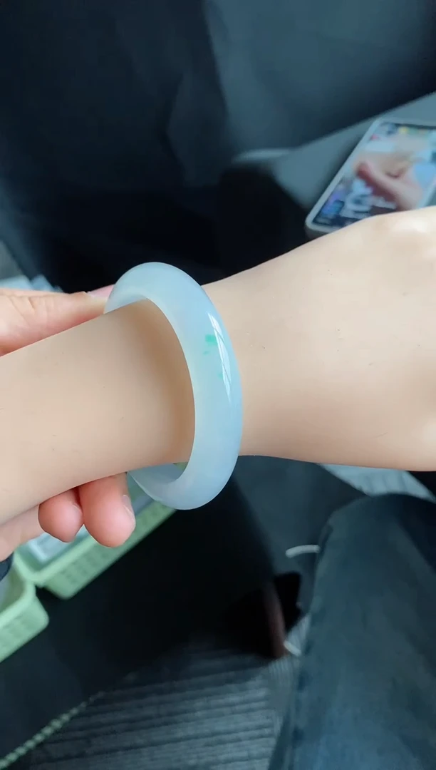 【闪购商品】翡翠手镯未镶嵌桌上53.8*12.1*9.2正圈