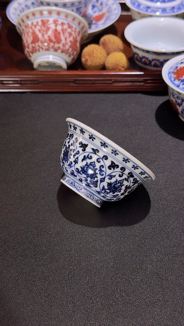 青花缠枝莲压手杯