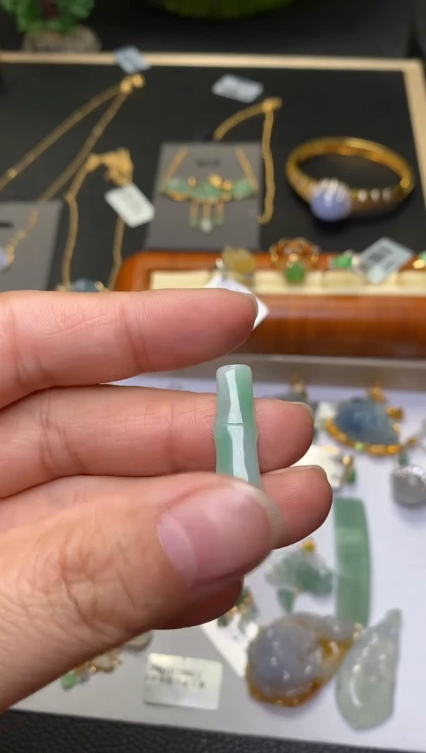 颈饰未镶嵌翡翠净货34212