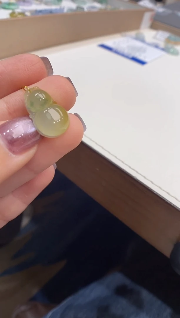 【闪购商品】翡翠颈饰未镶嵌葫芦