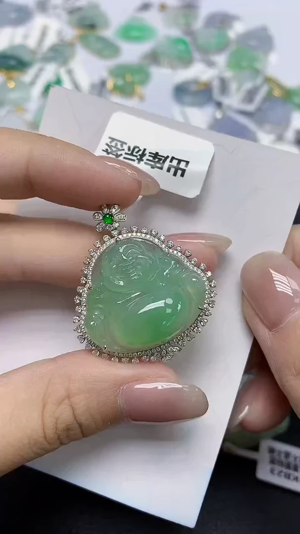 翡翠18K金镶嵌颈饰天然缅甸翡翠A货