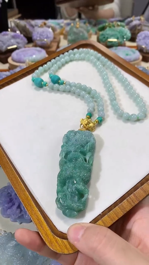 颈饰未镶嵌翡翠吊坠