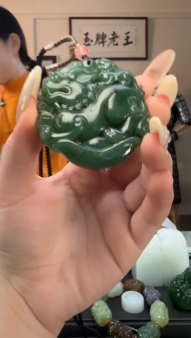 颈饰未镶嵌和田玉碧玉貔貅牌吊坠