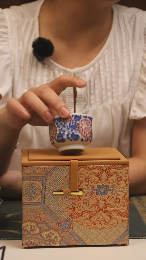 景德镇高温瓷如是杯缠枝莲釉里红