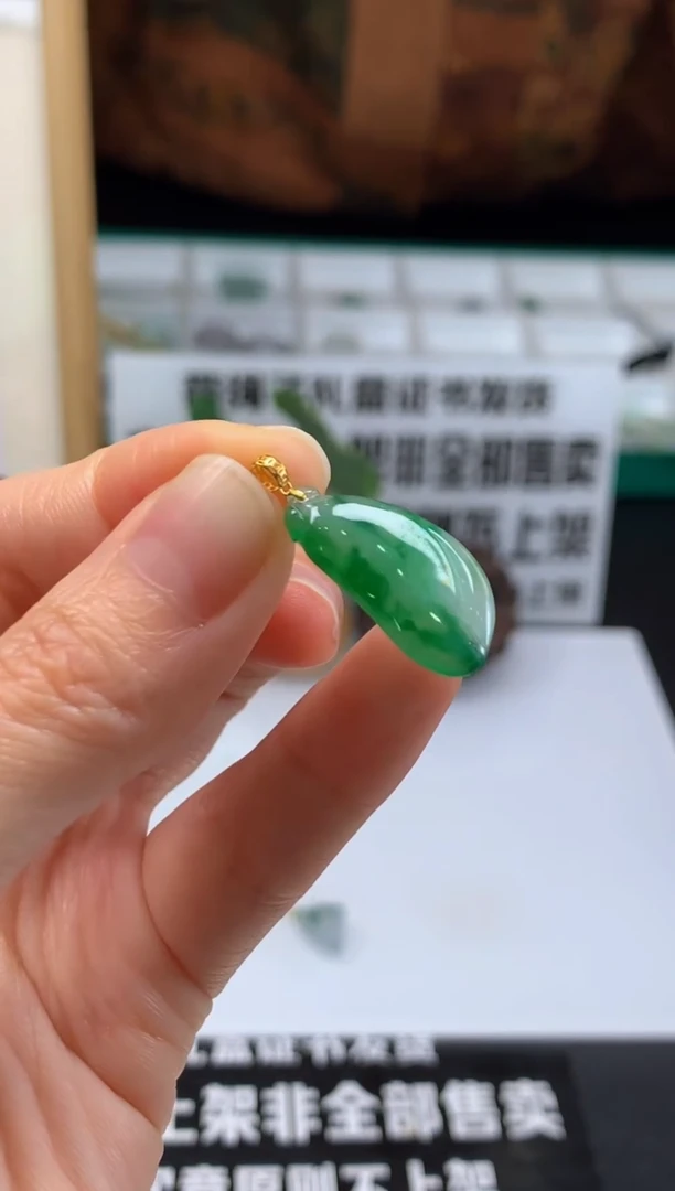 翡翠18K金镶嵌颈饰---12432