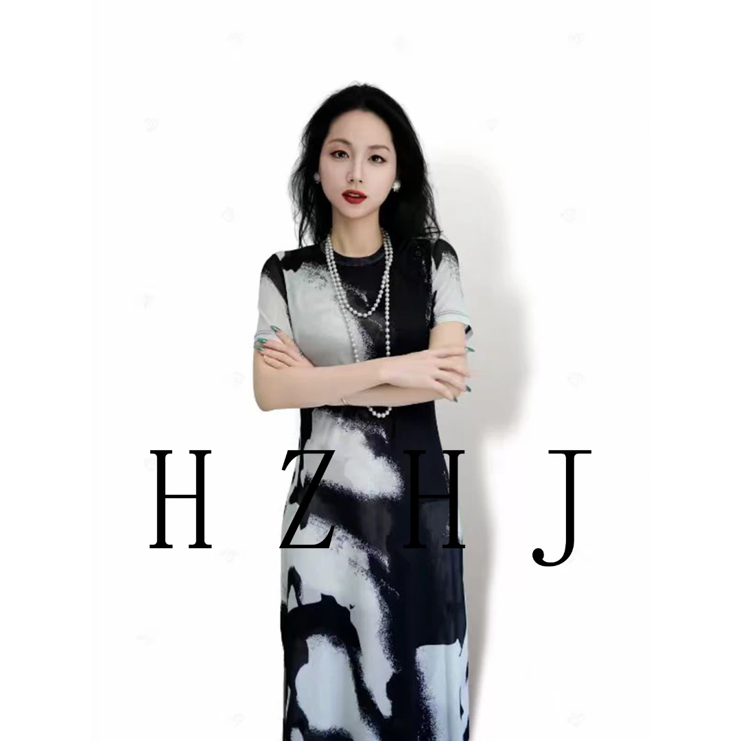HZHJ原创小众款墨白交织简约高级款连衣裙2026新款洋气女装2391
