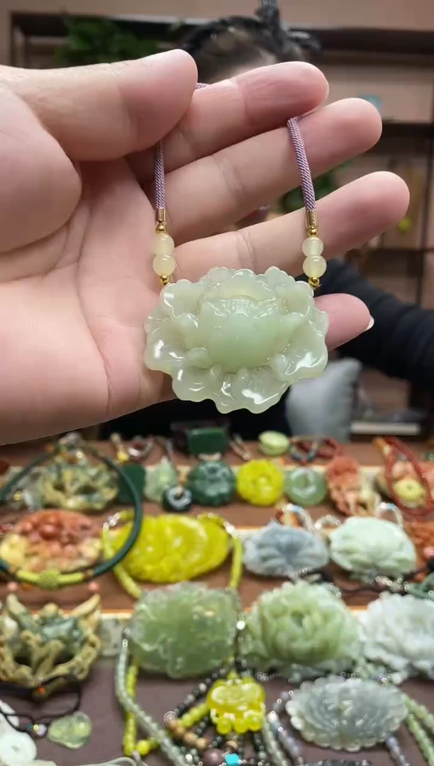未镶嵌岫玉颈饰·1