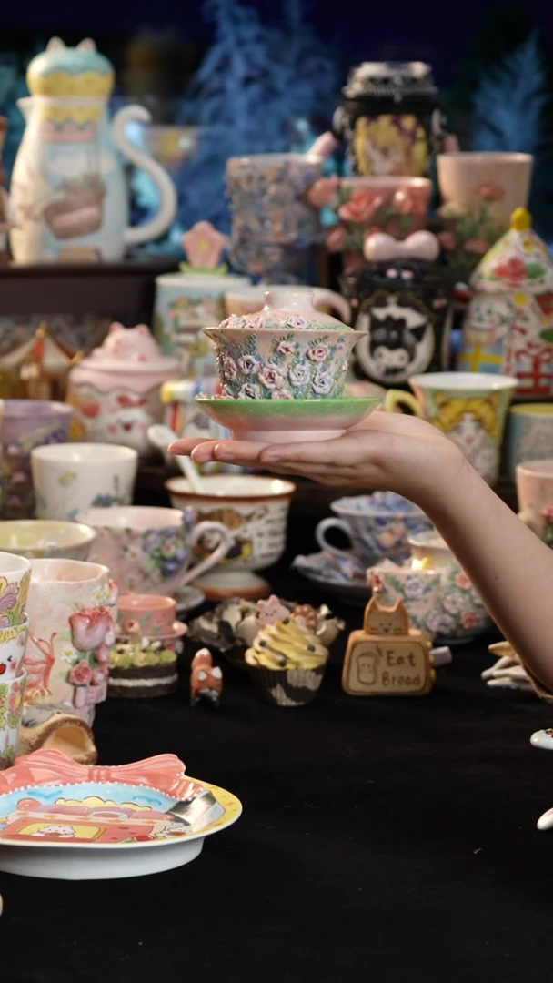 摆件陶景德镇釉下彩手绘设计师款陶瓷