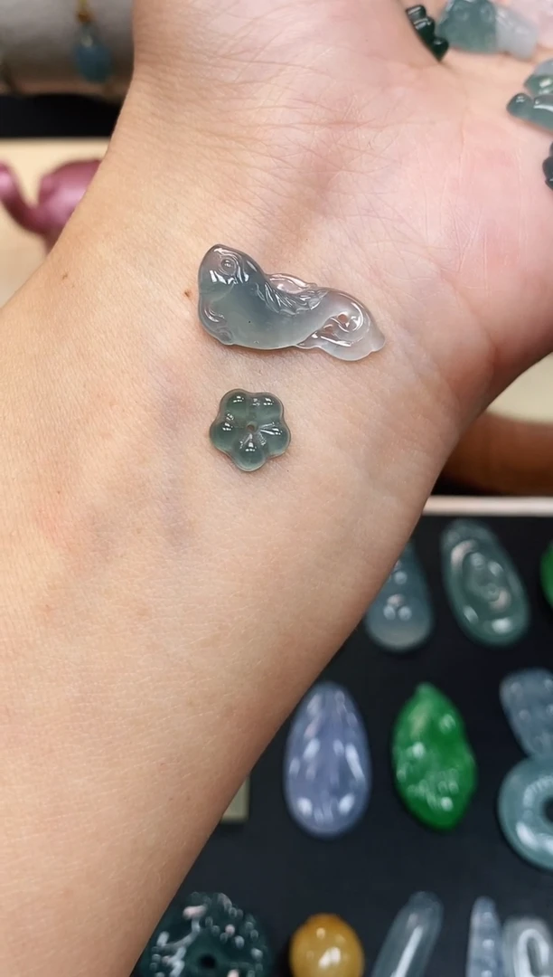 翡翠裸石翡翠锦鲤 小花