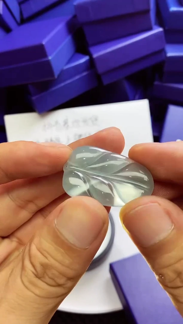 翡翠未镶嵌颈饰