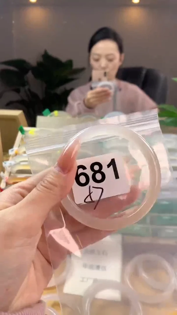 【闪购商品】玛瑙/玉髓手镯未镶嵌681