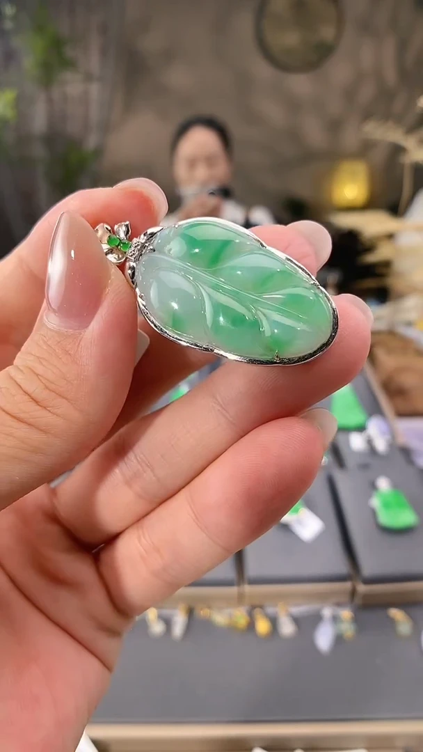 吊坠(不含链)18K金镶嵌翡翠叶子