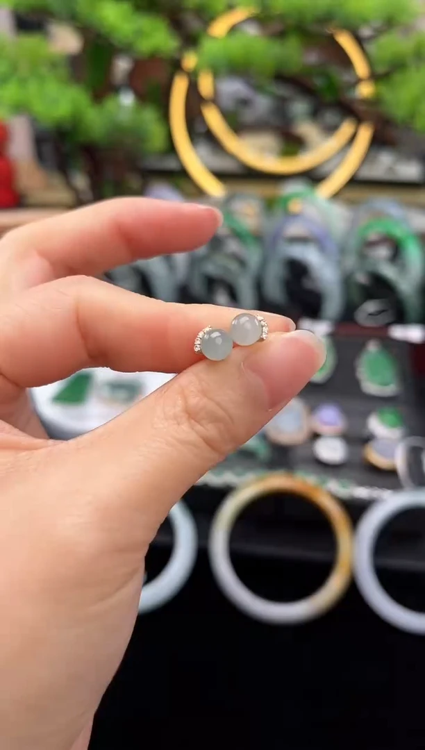 18K金镶嵌翡翠耳饰耳饰