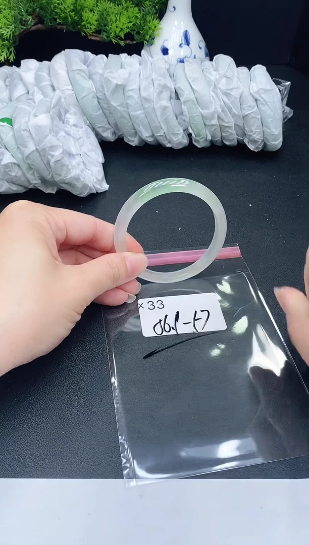 未镶嵌手镯翡翠33