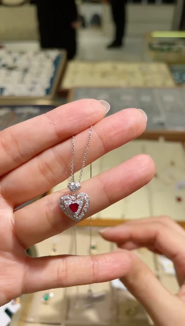 【闪购商品】红宝石颈饰18K金镶嵌红宝石爱心吊坠
