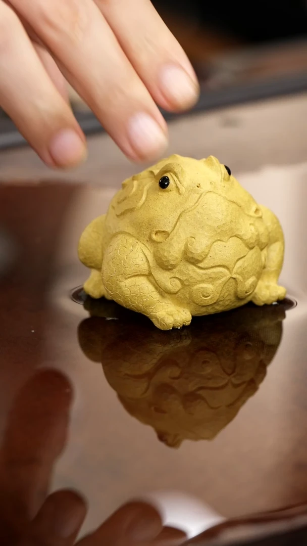 富贵蛙紫砂茶宠雕塑