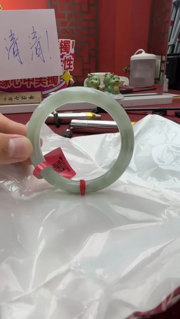 未镶嵌手镯（圆镯）翡翠翡翠手镯12