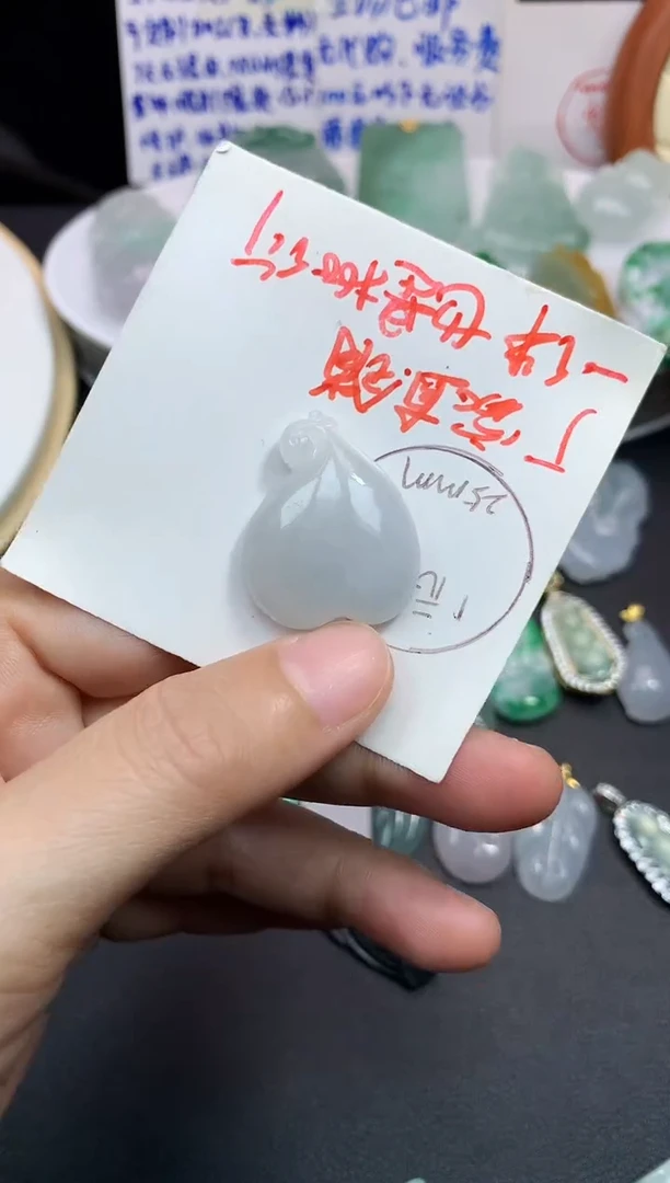 颈饰未镶嵌翡翠吊坠