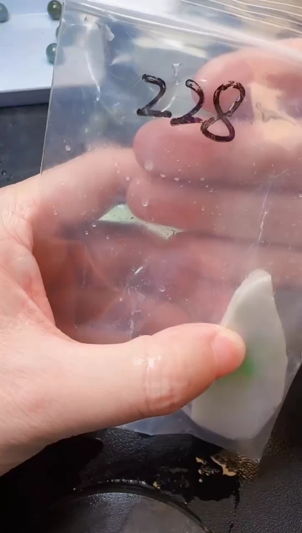 翡翠未镶嵌颈饰天然缅甸A货翡翠228