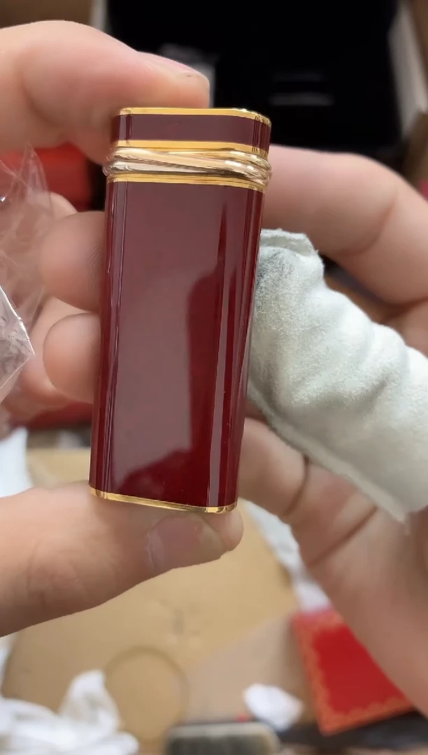 短卡红三环打火机