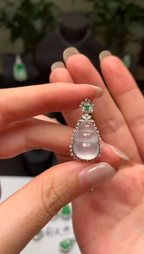 翡翠18K金镶嵌吊坠(不含链)福豆