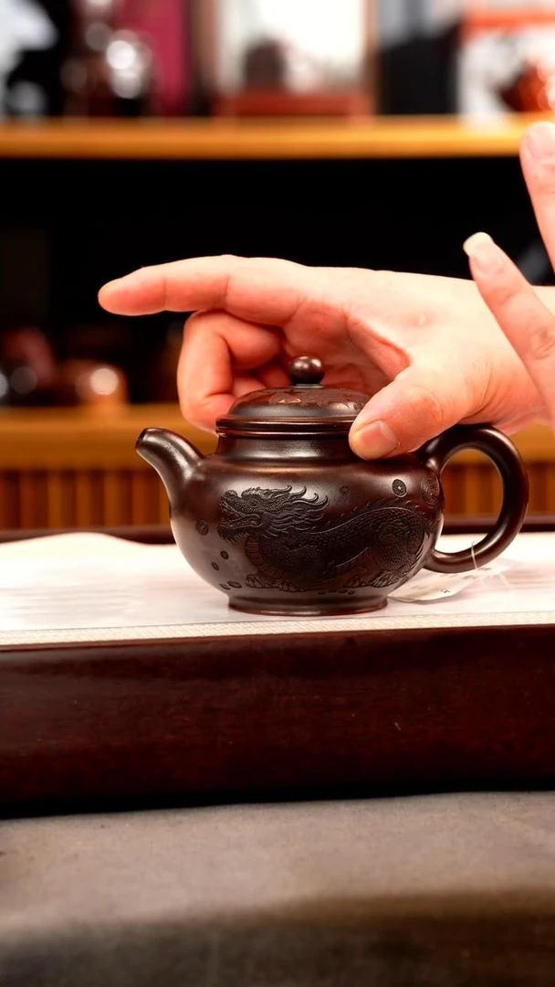 茶壶紫砂古乌泥 掇只 麒麟