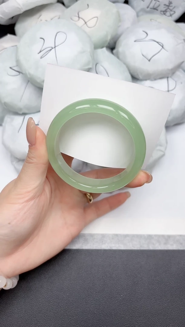 未镶嵌手镯石英质玉76/55.4