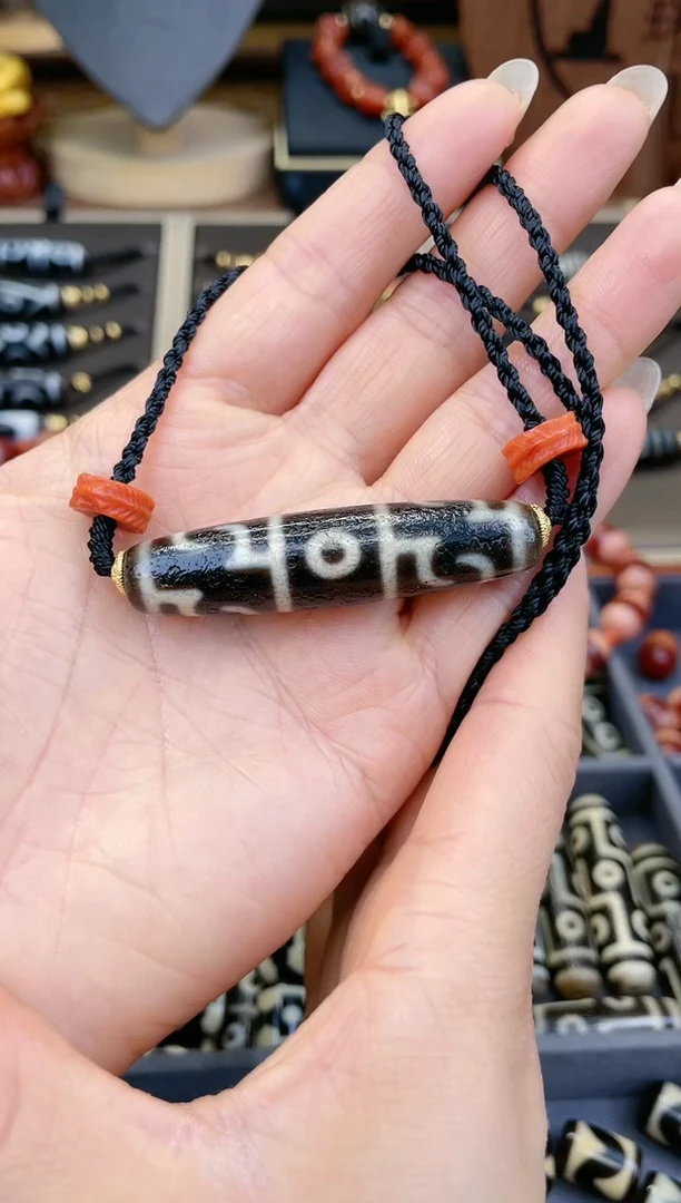 【闪购商品】玛瑙/玉髓颈饰未镶嵌美泓精品老牙黄黑金莲师三眼颈饰