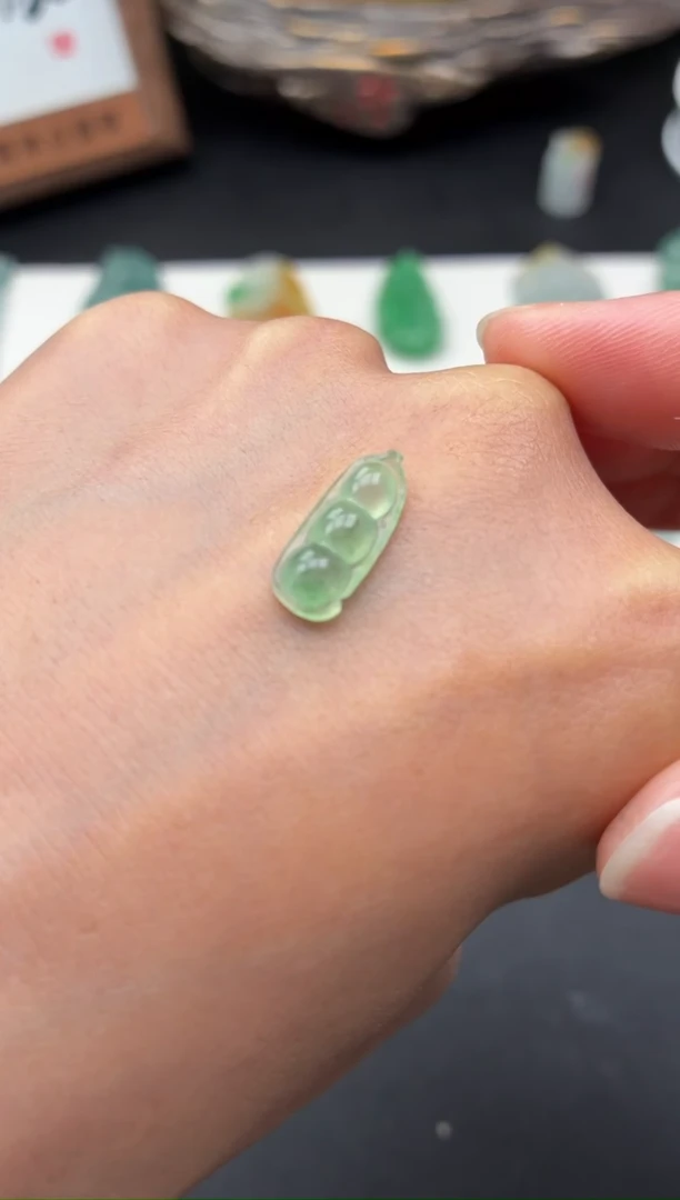 未镶嵌定制翡翠翡翠