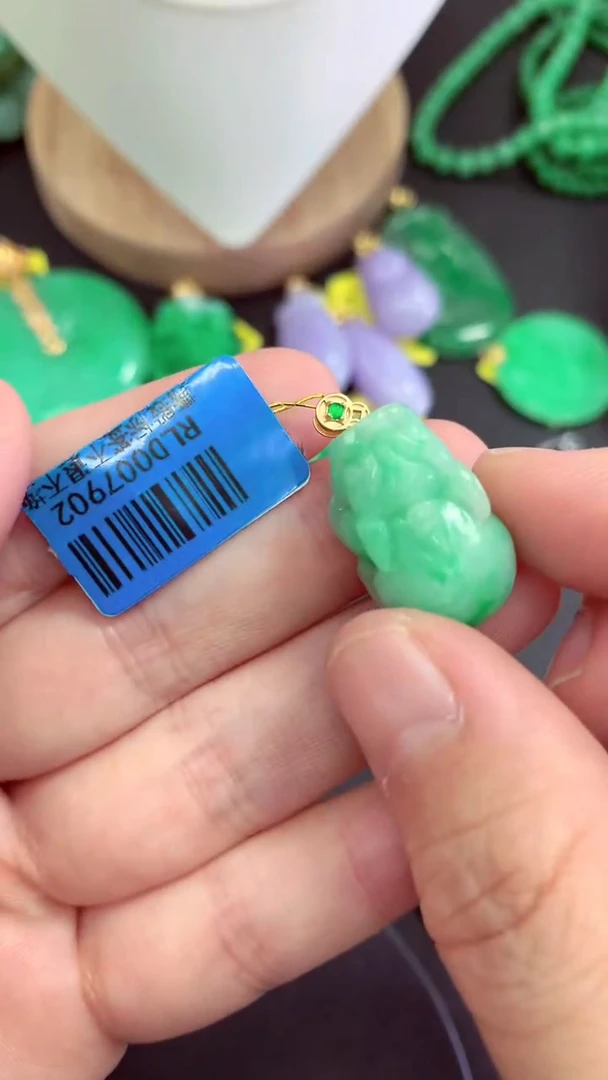 吊坠(不含链)未镶嵌翡翠挂件