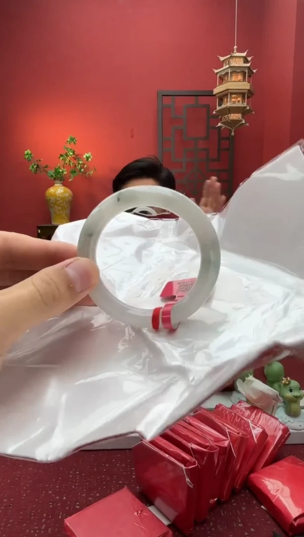 未镶嵌手镯（圆镯）翡翠翡翠手镯12