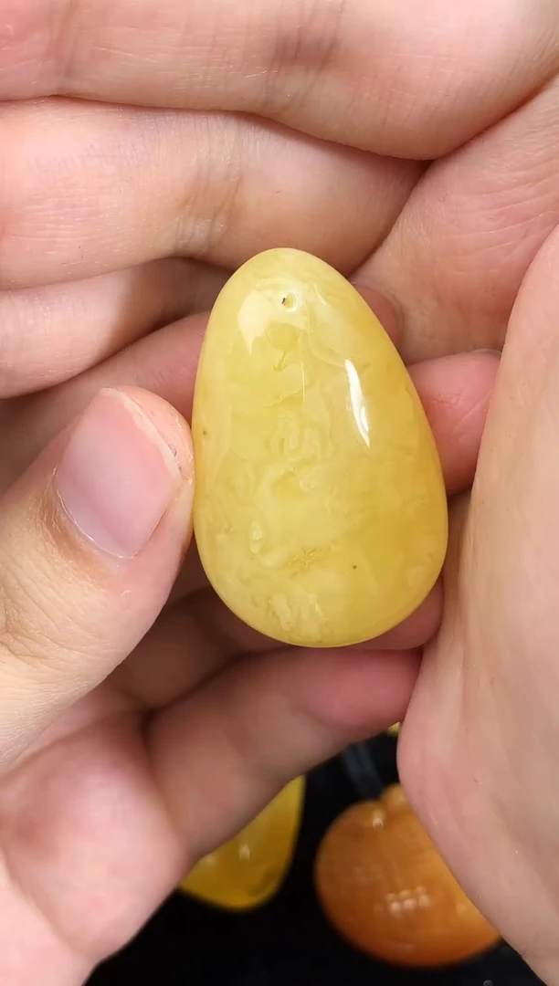 蜜蜡未镶嵌珠宝奇石67