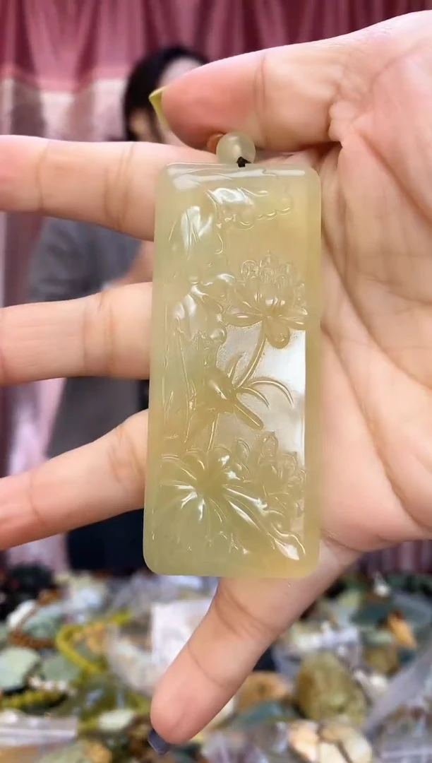未镶嵌岫玉吊坠