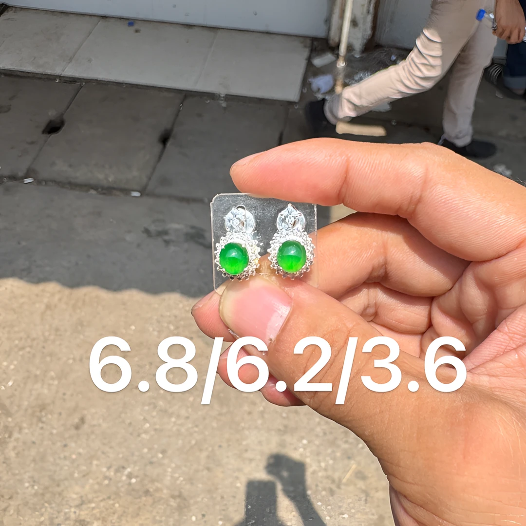 0523(小哪吒在源头)高冰种翡翠浓阳绿耳钉饱满肉细杠味荧光足M250