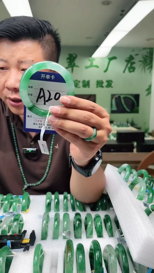 未镶嵌手镯石英质玉60
