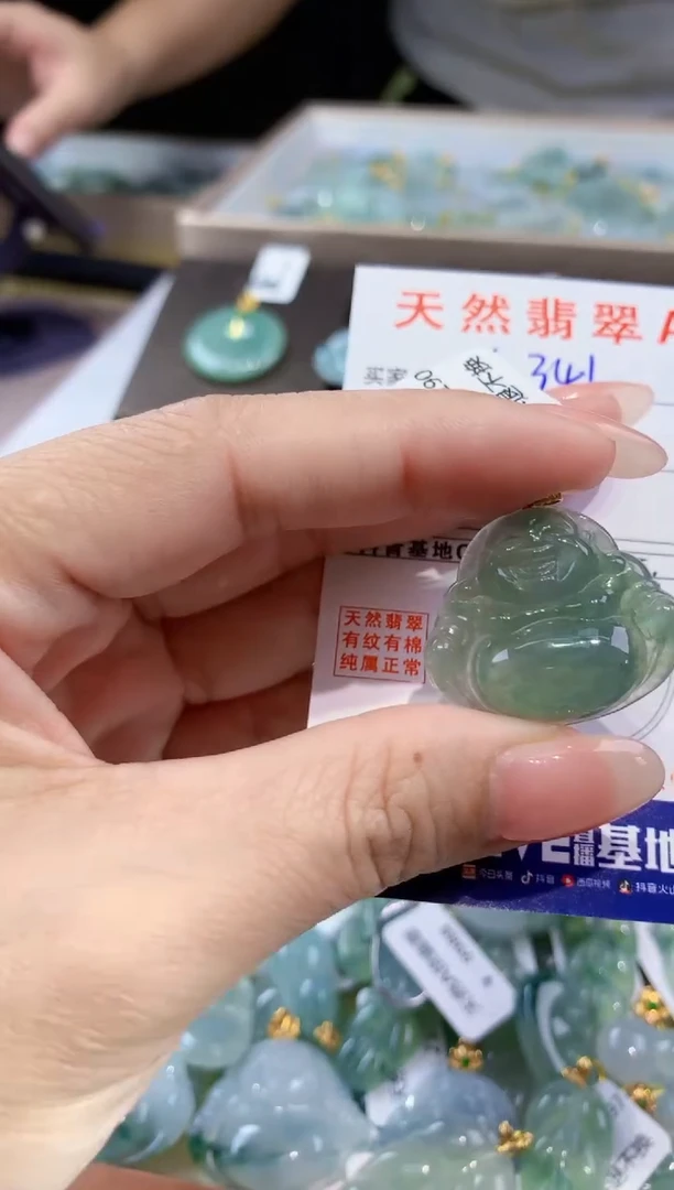 颈饰18K金镶嵌翡翠天然翡翠A货挂件
