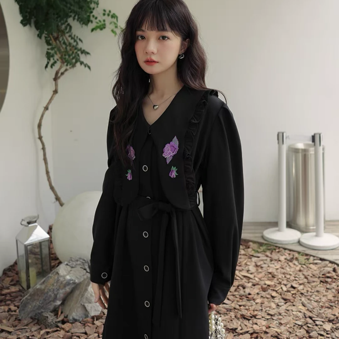 黑色长袖连衣裙女春秋季2025新款法式气质温柔风刺绣洋气减龄长裙