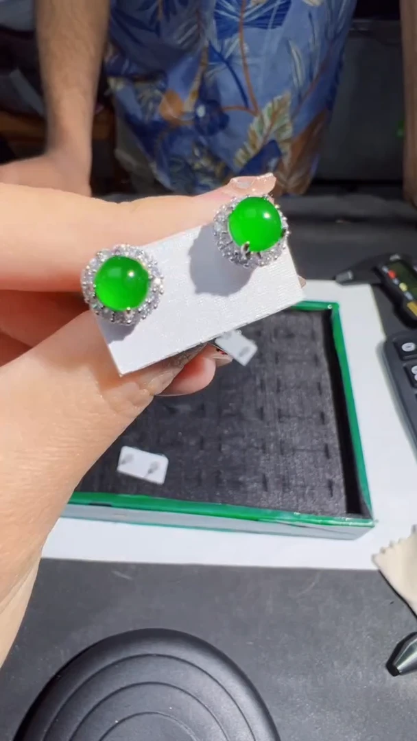 【闪购商品】定制翡翠未镶嵌耳钉商品多样性发货1