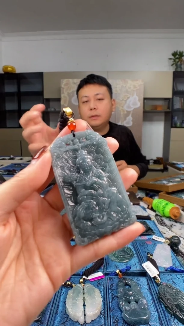 颈饰未镶嵌翡翠 多样性发其一