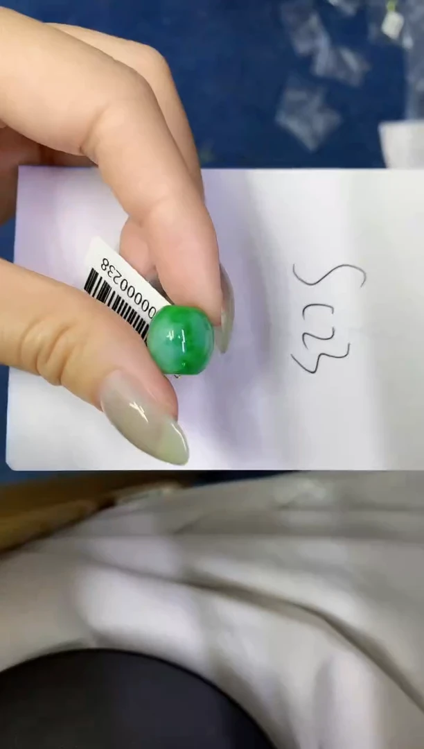 翡翠未镶嵌颈饰缅甸天然翡翠A货