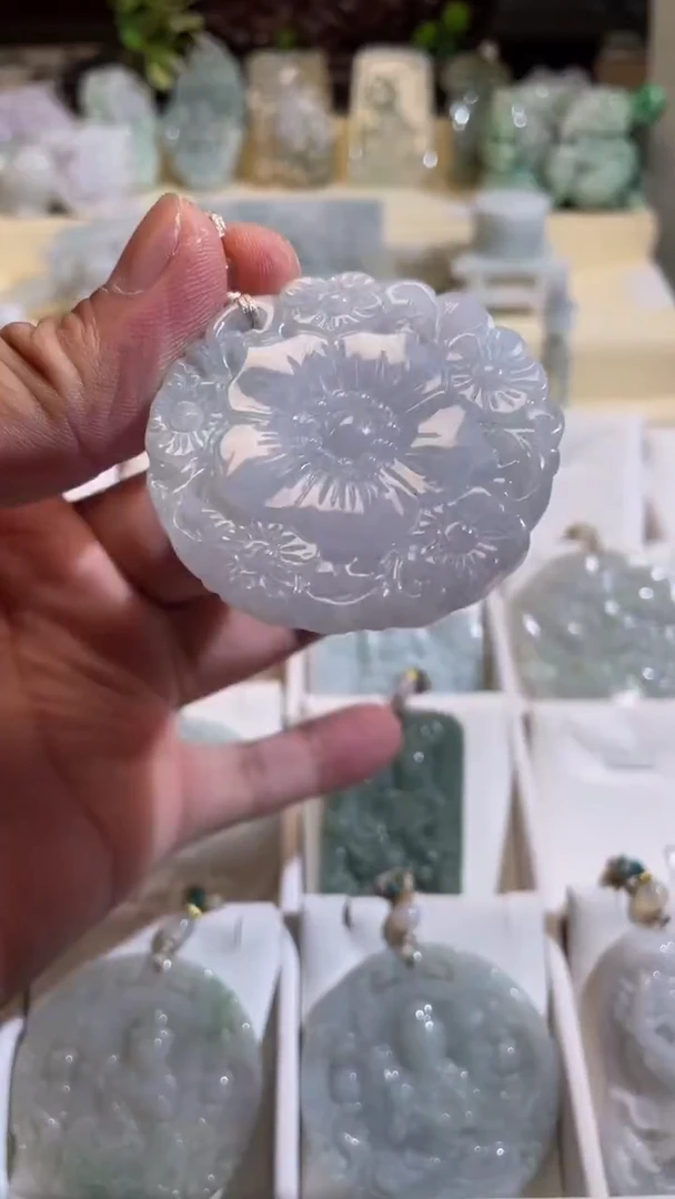 翡翠未镶嵌颈饰7/09/082