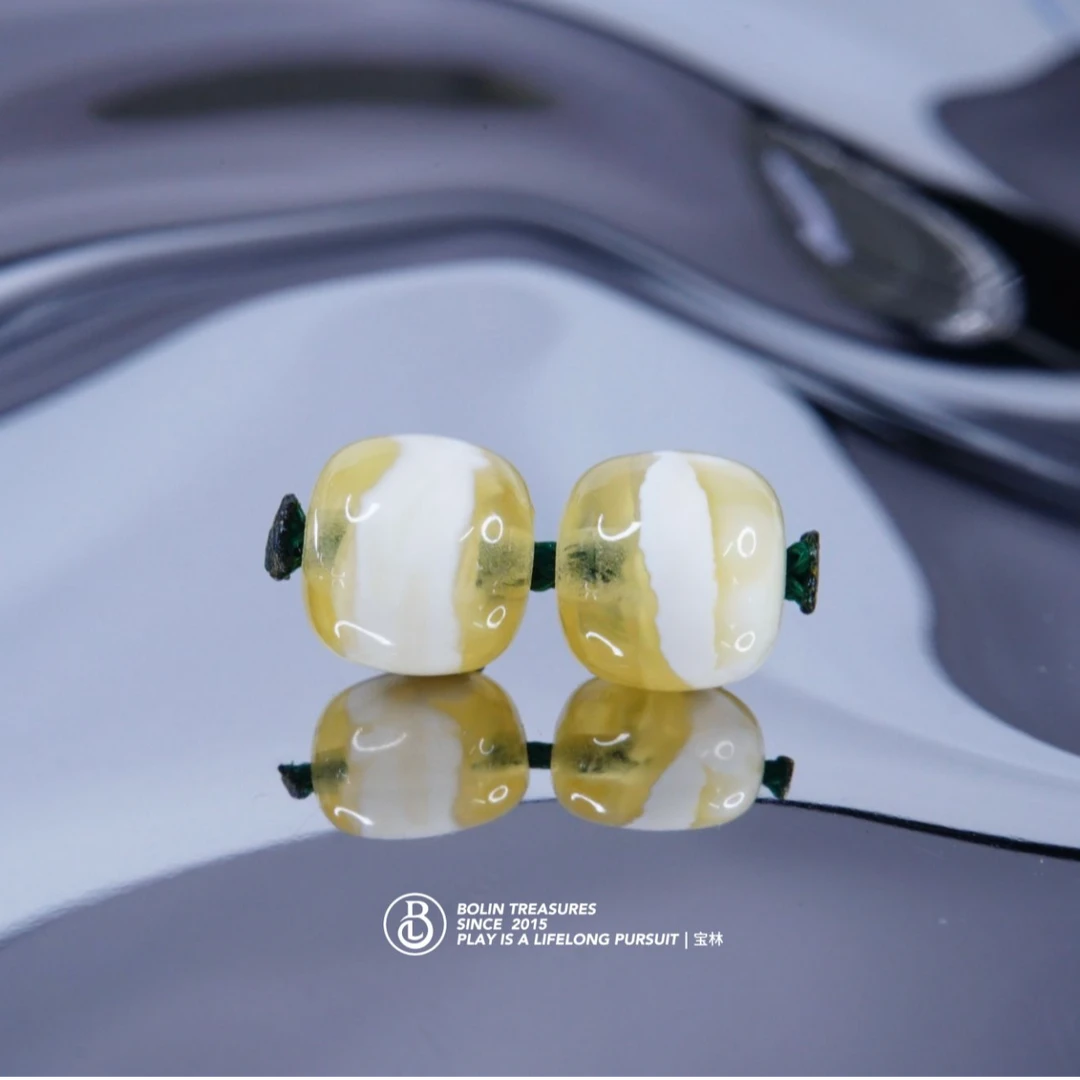 特惠7.5mm金瓷白一线溶洞老型对珠  天然琥珀蜜蜡文玩配饰，细花粉