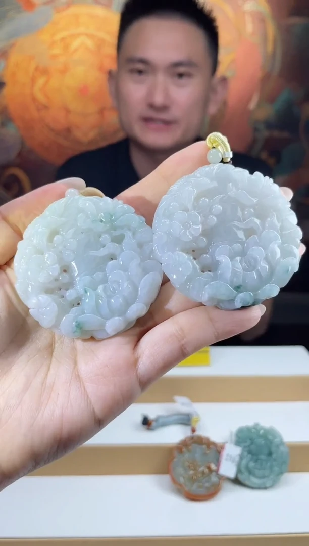 翡翠未镶嵌颈饰多样性发其一