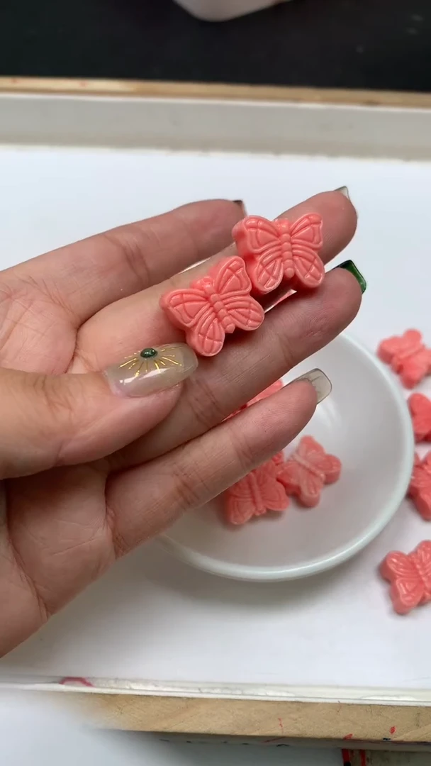 未镶嵌散珠拼合珍珠（马贝珠）D502 女皇贝 蝴蝶15*8mm2个8.8元