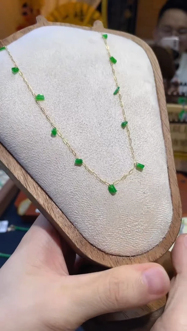 翡翠18K金镶嵌颈饰18K金镶嵌