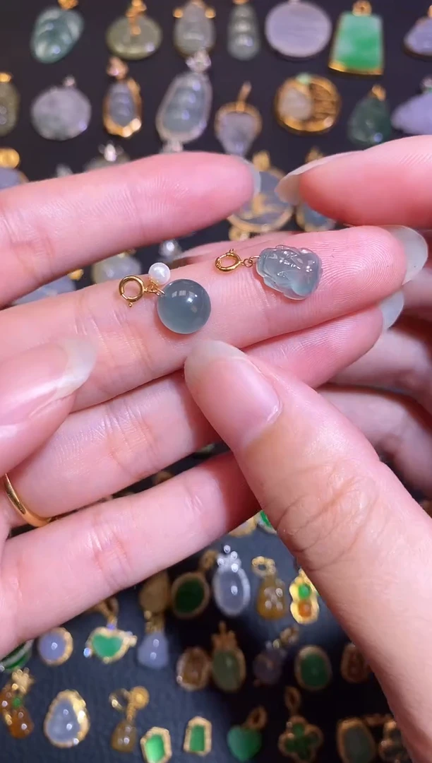 颈饰18K金镶嵌翡翠天然A货翡翠