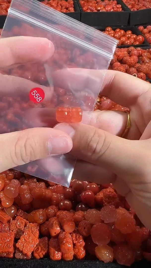 颈饰未镶嵌南红玛瑙1