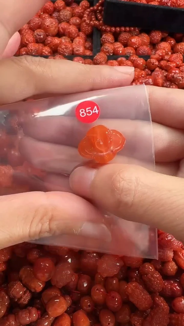 颈饰未镶嵌南红玛瑙1
