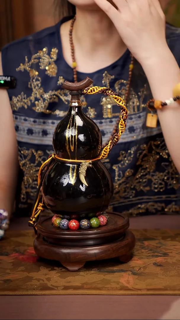 20易林漂漆酒葫芦------188